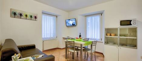 패밀리 아파트, 침실 여러 개 (Casa Alpino 1) | 거실 공간 | 위성 채널 시청이 가능한 21인치 평면 TV