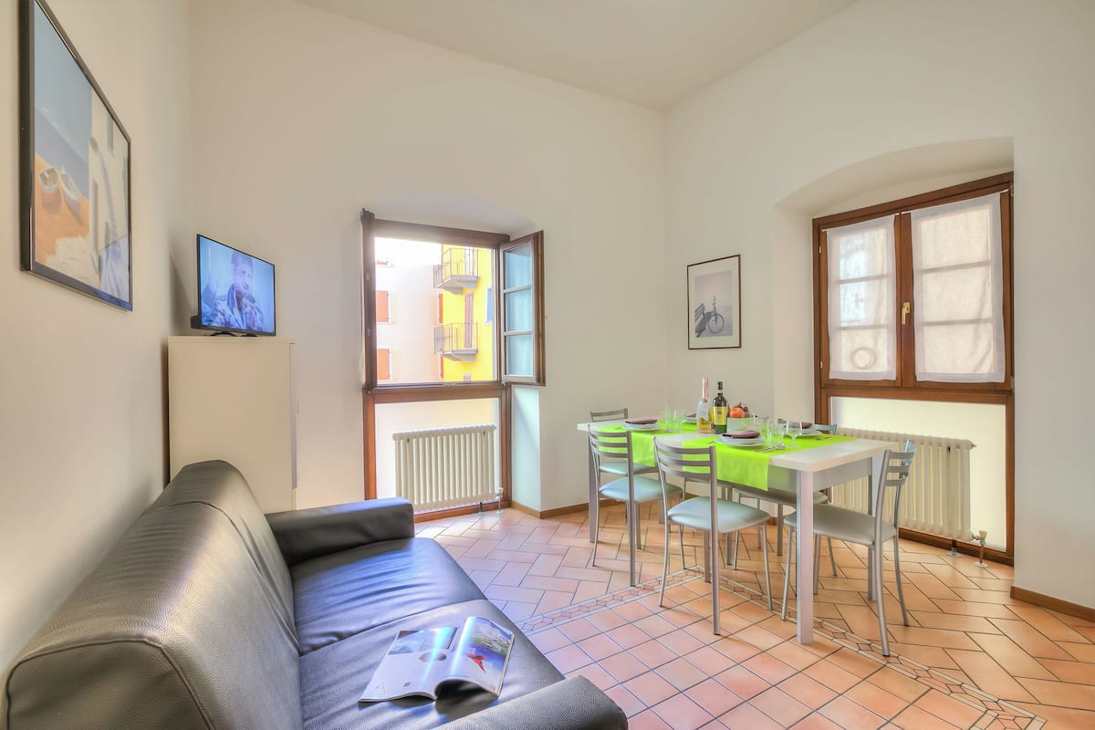 Family Apartment, Multiple Bedrooms (Casa Alpino 7) | Living area | 21-inch flat-screen TV with satellite channels