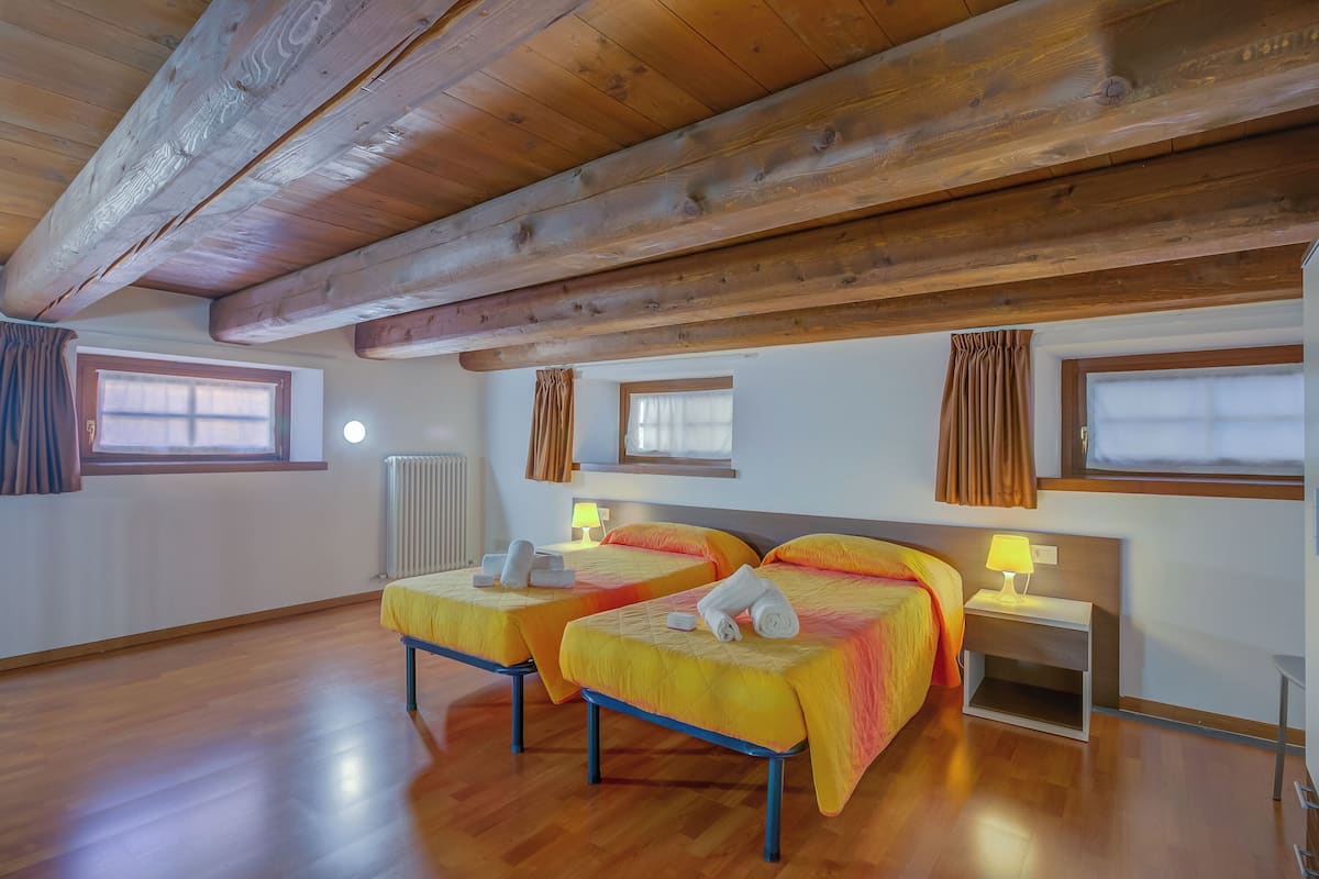 Family Apartment, Multiple Bedrooms (Casa Alpino 10)