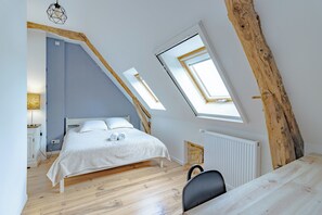 4 bedrooms, desk, iron/ironing board, travel cot