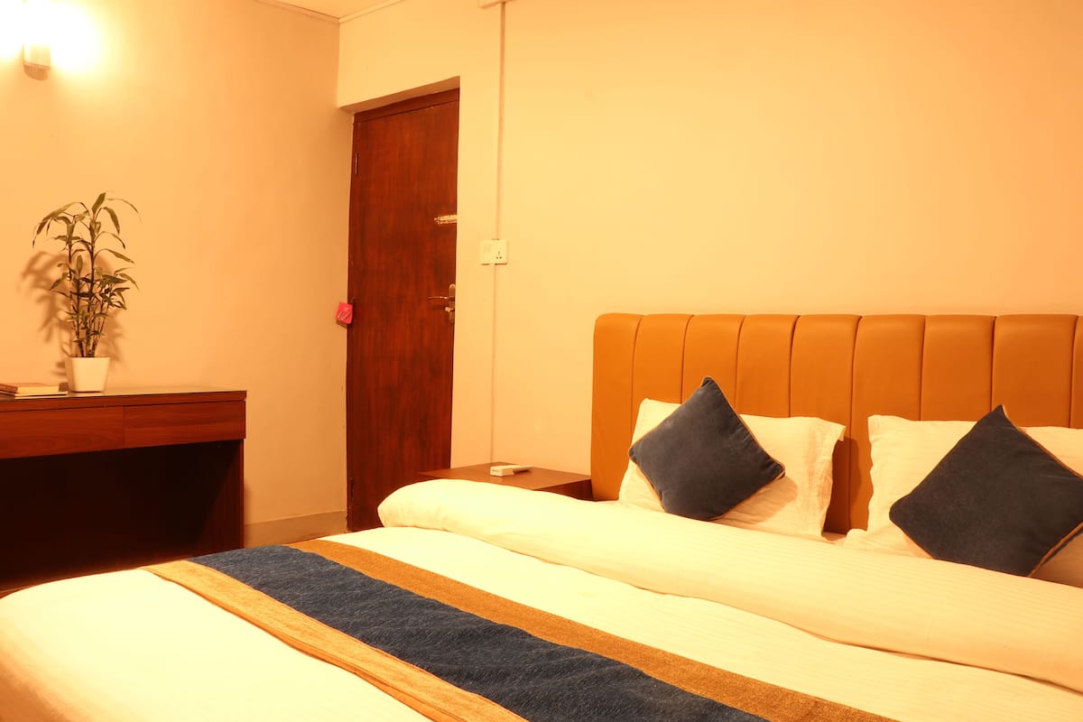 Deluxe Apartment | 1 bedroom, iron/ironing board, free WiFi, bed sheets