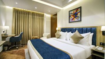 Superior-rum | 1 sovrum, minibar, värdeförvaringsskåp på rummet och skrivbord