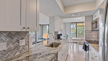 Kondominium, 2 kamar tidur | Dapur pribadi | Lemari es, oven, mesin pembuat kopi/teh, dan pemanggang roti