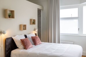 Quarto casal standard | 1 quarto, edredons de pluma, individualmente decorados