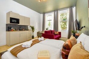 2 Schlafzimmer, Schreibtisch, Bügeleisen/Bügelbrett, Reisekinderbett