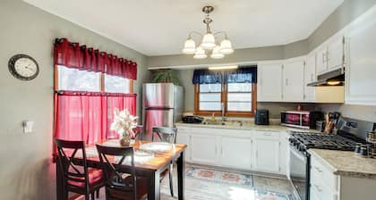 Missouri Escape w/ Furnished Patio, Near Downtown!