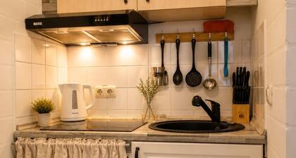Stylish & Quiet Studio | Parking | WIFI | TV