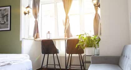 Stylish & Quiet Studio | Parking | WIFI | TV