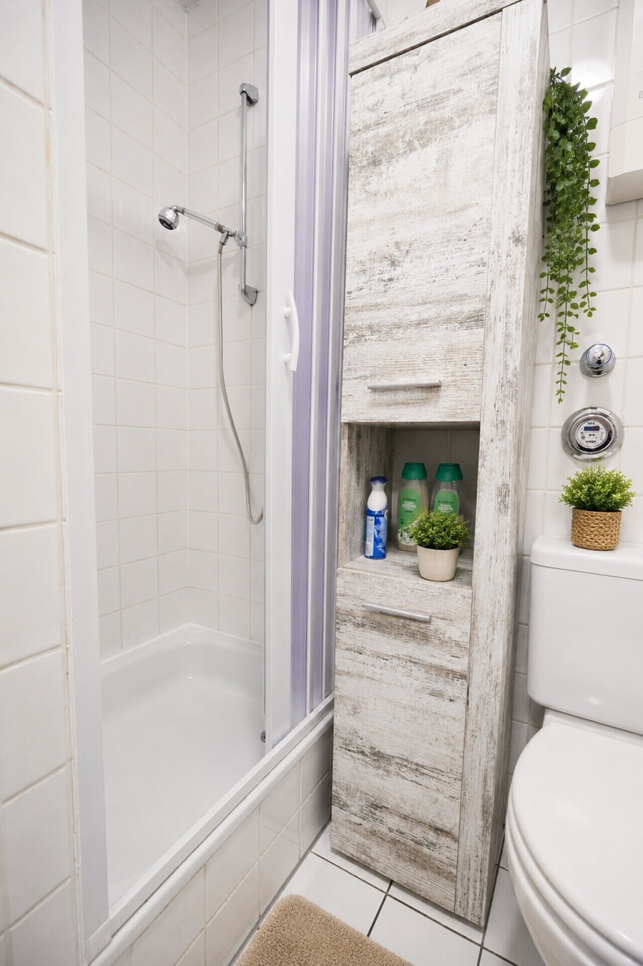 Douche, articles de toilette écologiques, séchoir à cheveux