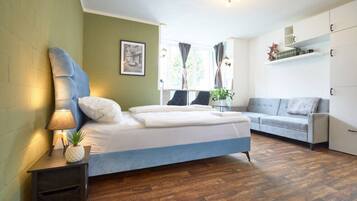 1 Schlafzimmer, Schreibtisch, Bügeleisen/Bügelbrett, Reisekinderbett