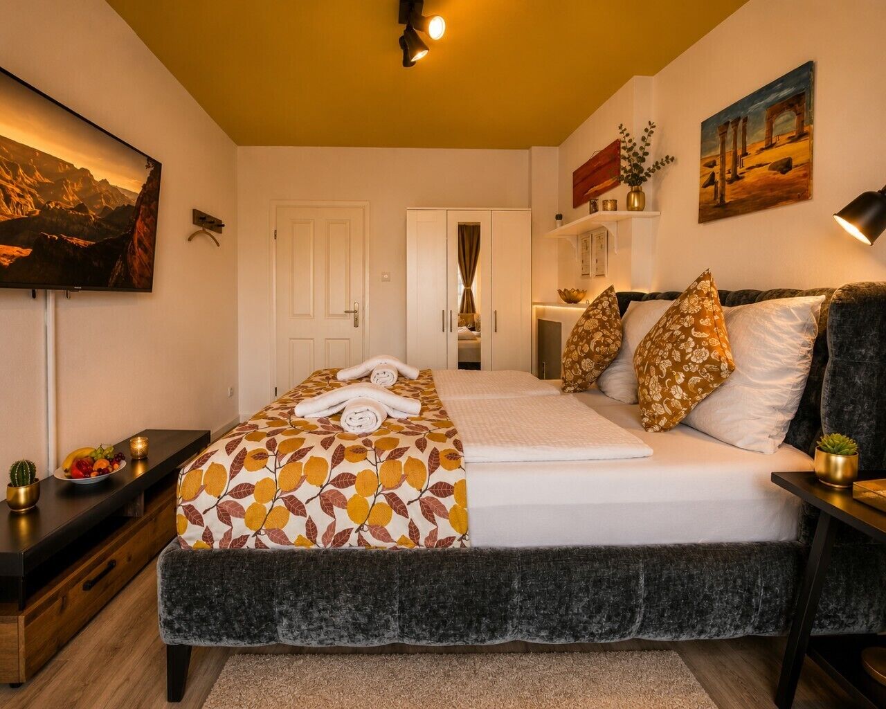 4 Schlafzimmer, Schreibtisch, Bügeleisen/Bügelbrett, Reisekinderbett