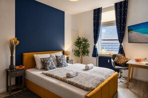 4 Schlafzimmer, Schreibtisch, Bügeleisen/Bügelbrett, Reisekinderbett