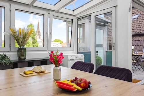 4 Schlafzimmer, Wintergarten & Terrasse & Parkplatz, nahe Hbf