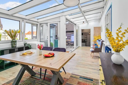 4 Schlafzimmer, Wintergarten & Terrasse & Parkplatz, nahe Hbf