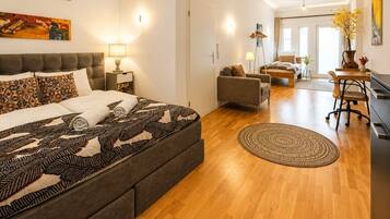 4 bedrooms, desk, iron/ironing board, travel crib