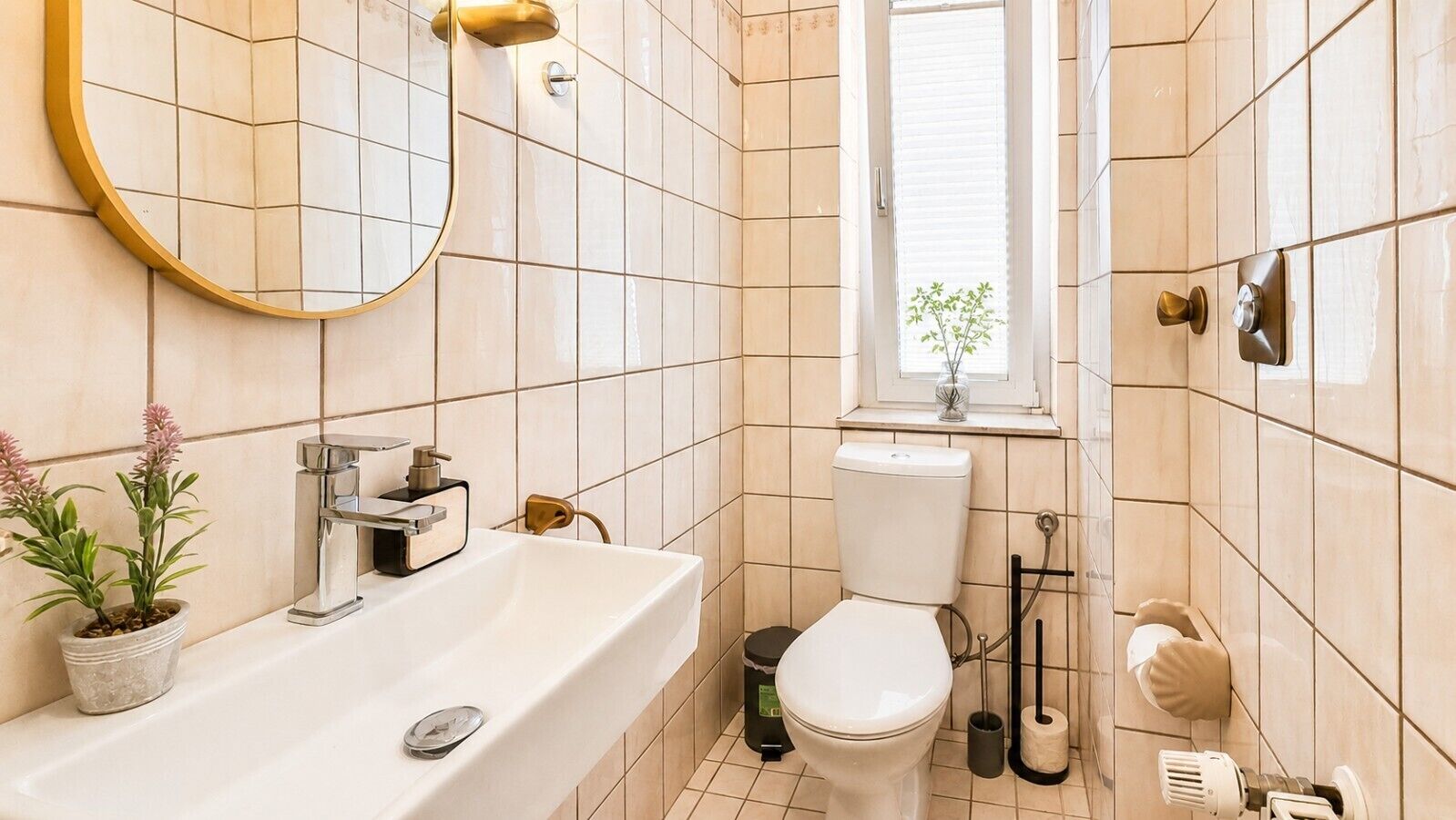 Shower, eco-friendly toiletries, hair dryer