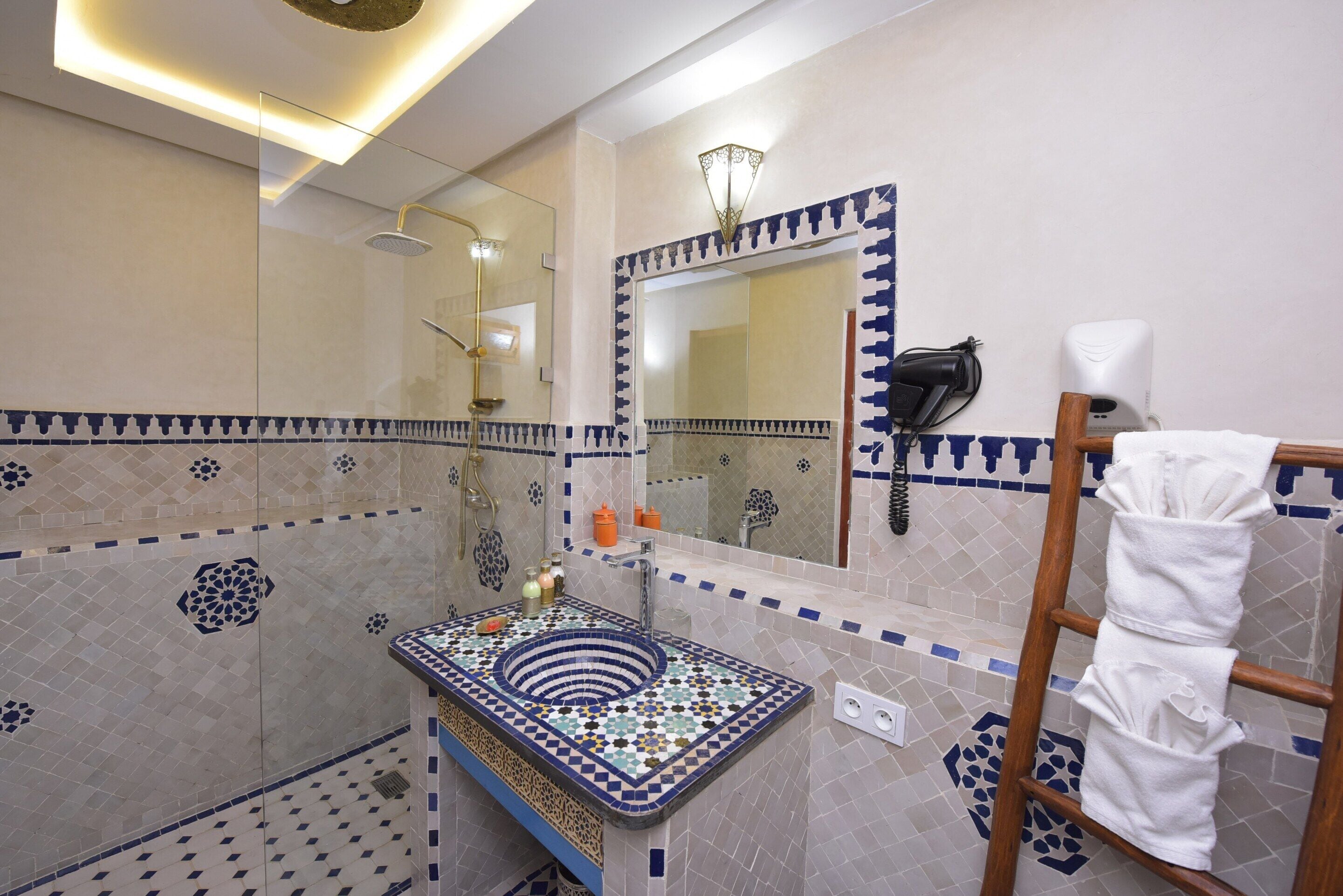 Foto - Riad Kalé Polis