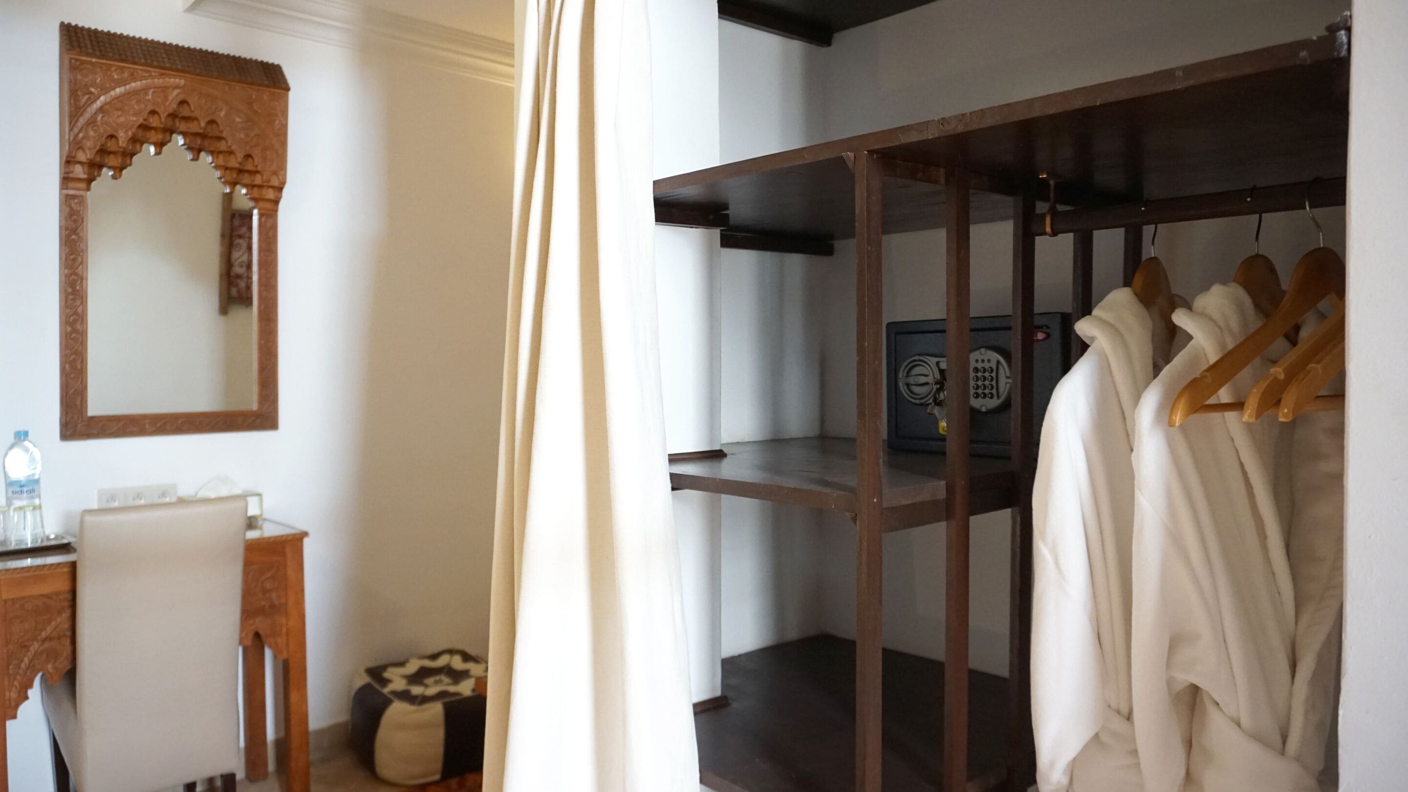 Foto - Riad Kalé Polis