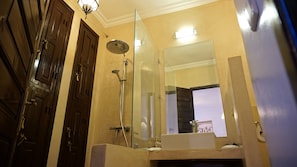 Superior Suite, Ensuite (Agadir) | Bilik Mandi | Pancuran mandi, hulu semburan mandi hujan, pengering rambut