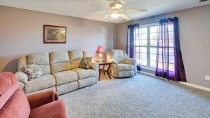 A living room with a beige sofa, a red lamp, and a ceiling fan. - Georgetown Home ~ 6 Mi to Kentucky Horse Park! (Georgetown)