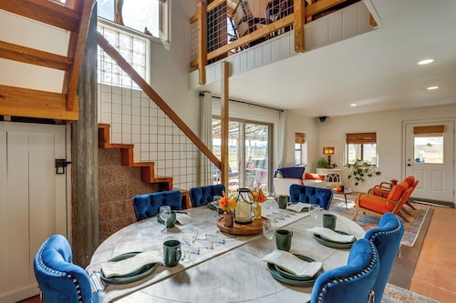 Cortez Retreat w/ Hot Tub - 11 mi to Mesa Verde!