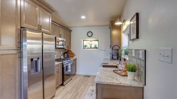 House (2 Bedrooms) | Interior