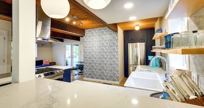 Modern Oregon Getaway w/ Fireplace, Yard & Deck