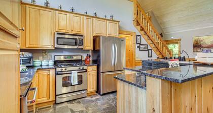 Ellijay Cabin w/ Hot Tub & Mountain Views