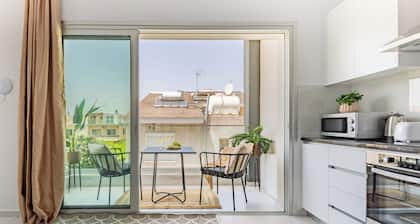 Sanders Cruise - Lovely Studio Apt With Balcony