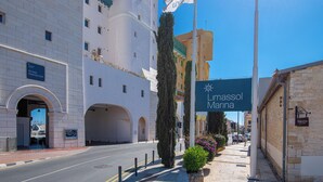 Unclassified image, 4 of 26, button - Sanders Cruise - Lovely Studio Apt With Balcony (Limassol)