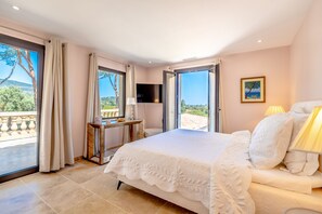 6 bedrooms, iron/ironing board, travel cot, WiFi - Magnificient Villa totally renovated in 2023 with sea view and Saint Tropez   (Grimaud)