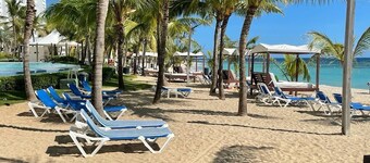 Amazing 2BR Beach Apartment with Ocean View for 6