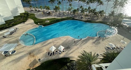 Amazing 2BR Beach Apartment with Ocean View for 6