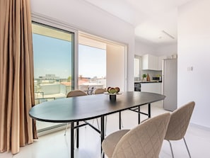 Apartment, 1 Bedroom, Balcony, City View | Living area