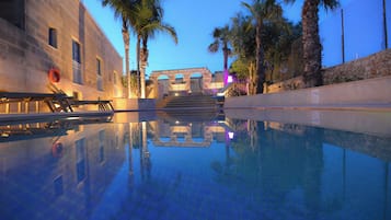 Outdoor pool, open 9:00 AM to 6:30 PM, pool umbrellas, pool loungers
