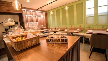 Bao gồm bữa sáng buffet hàng ngày