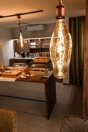 Free daily buffet breakfast - Aqueduct Boutique B&B (Victoria)