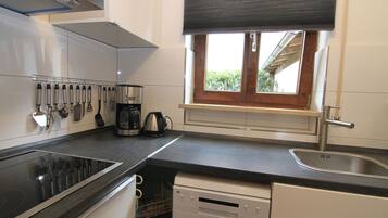 Stovetop, dishwasher, coffee/tea maker, electric kettle