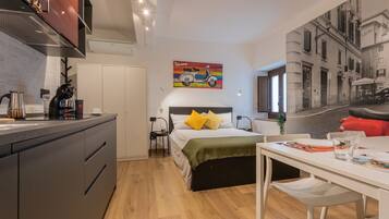 1 habitación, tabla de planchar con plancha, wifi gratis y ropa de cama