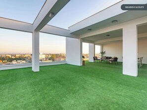 Terrace/patio - Sanders Cruise - Bright 2-bdr Apt With 2 Balconies (Limassol)