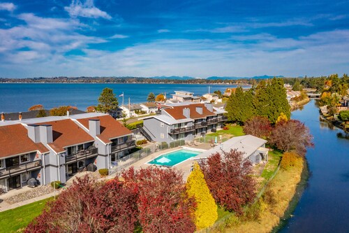 Cozy Birch Bay Condo. Hot Tub. Winter End Sale - 205