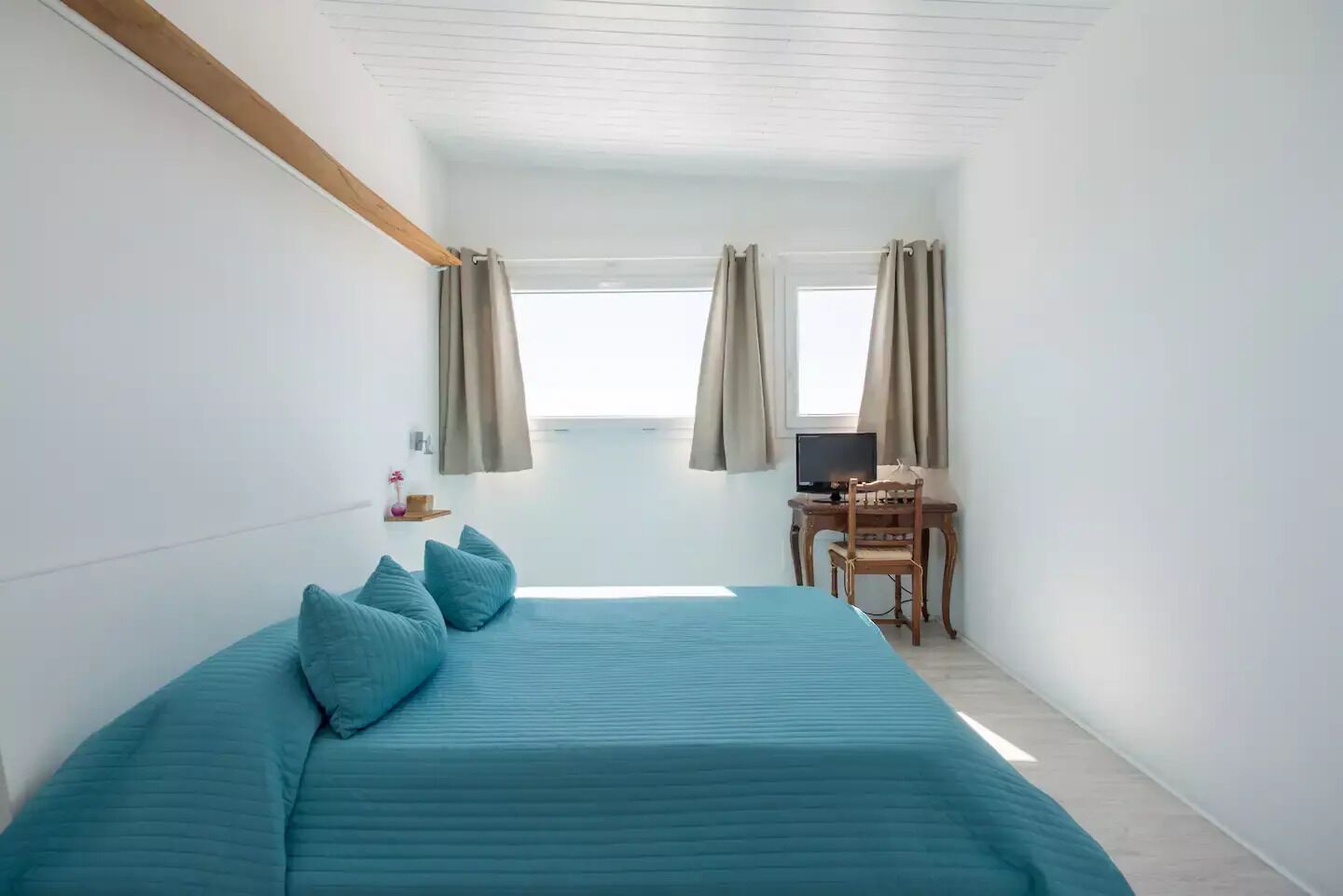 1 chambre, bureau, fer et planche à repasser, Wi-Fi gratuit