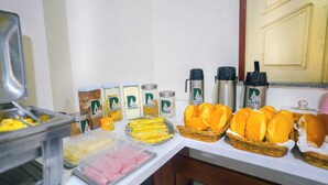 A buffet setup with various food items and condiments. - Hotel Pinheiro (Ibiapina)