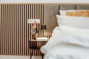 Hypo-allergenic bedding, in-room safe, individually decorated - GreenLeaf Regensburg (Sinzing)