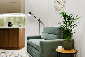 Standardlejlighed | Opholdsområde | 40-tommers smart-tv med kabelkanaler