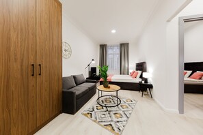 Familielejlighed | Opholdsområde | 40-tommers smart-tv med kabelkanaler