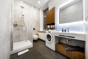Family Apartment | Bathroom