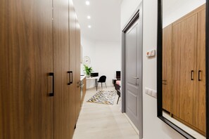 Estudio | Zona de estar | Smart TV de 40 pulgadas con canales por cable