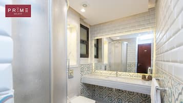 Duplex, 2 Bedrooms | Bathroom