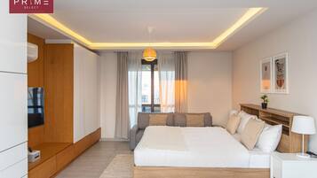 Deluxe Studio | In-room safe, iron/ironing board (on request), WiFi (free)